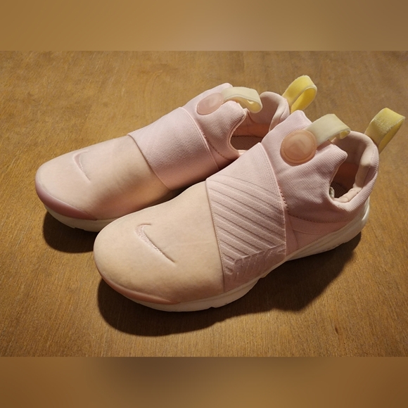 Light Pink Nike Presto Extreme SE (GS) - Picture 3 of 7